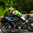 Kawasaki Ninja H2R phá sức cùng tay đua trong giải đua Isle Of Man TT
